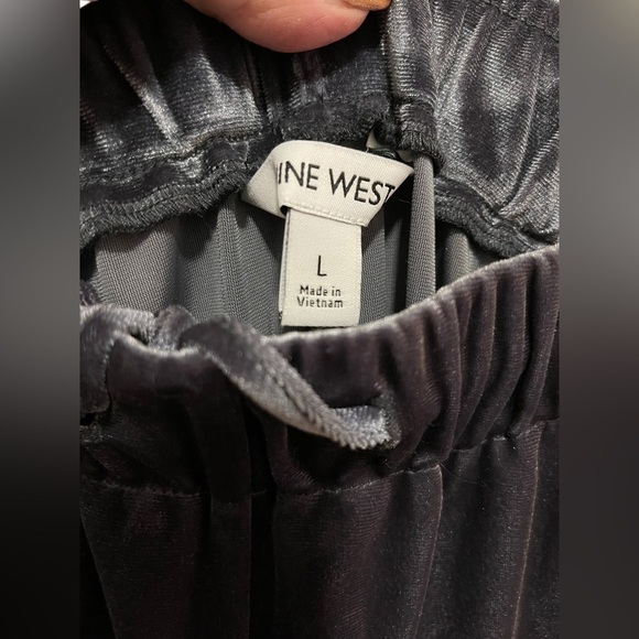 Nine West - grey / silver velvet pull on pants - soft and flowy- size Large - Picture 5 of 5